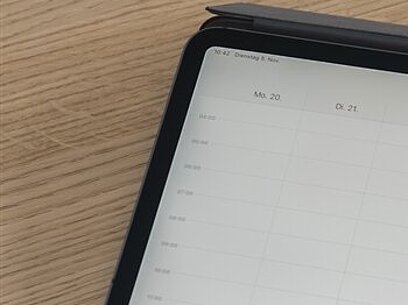 Ansicht eines digitalen Kalenders auf einem Tablet