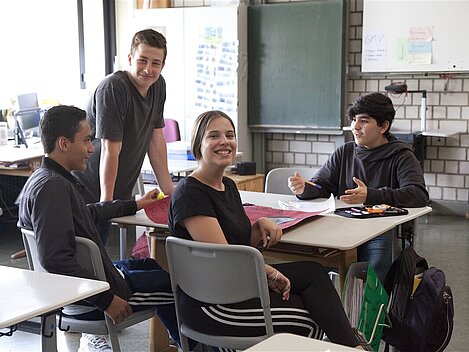 Eine Gruppe Schüler im Klassenzimmer