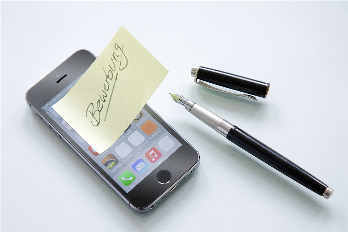 Ein Smartphone und ein Stift